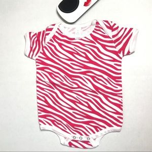 6 & 18 months girls
 Onesie Pink & White Stride